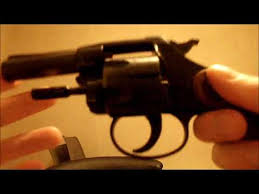 Une arme de poing à grenaille est une arme qui se charge à l'aide de cartouches contenant des lexique des amateurs d'armes, lettres g et h > comment classer un pistolet ou revolver à grenaille ? Presentation Revolver Rohm Rg 14 Calibre 22 Lr Alarme Youtube
