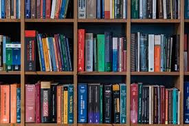 Resultado de imagem para estante de livros