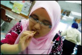 NOOR FATIN: CANDID : GAYA MAKAN SEORANG BLOGGER.