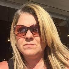 Lisa Helsley's Instagram, Twitter & Facebook