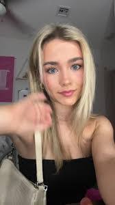 Lauren Stacks's Instagram, Twitter & Facebook