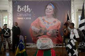 O velório está aberto ao público desde às 10h, na sede do clube botafogo, na zona sul do rio. Zeca Pagodinho E Amigos Cantam Samba Em Velorio De Beth Carvalho Tnh1