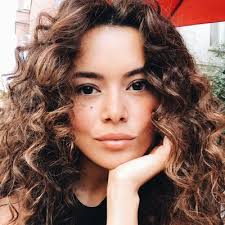 Her first instagram post was of her and three dogs in her living room from. Seray Kaya Biography Dizicentral Television Entertainment From Turkey