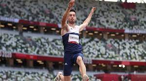 His personal best is a height of 8.60 meters, or 28 feet, 2.5 inches, which he achieved in 2021. S7c8yi V2yr6zm