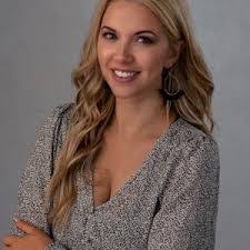 Lynette Barr's Instagram, Twitter & Facebook