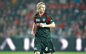 I am simon kjær, and this is my official twitter account. Simon Kjaer Byder Pa Sin Far Bt Superligaen Www Bt Dk