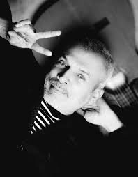 Felices 63 años a Gerardo Peña Por Rodrigo González Hoy quiero felicitar al  gran cantautor mexicano, #GerardoPeña, por su cumpleaños 63. Una edad  madura que también se refleja en su obra. Sin