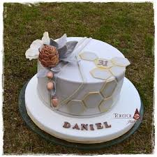 Birthday Cake Design Pictures For Men Birthday Cake By Tortolandia Cake Birthday Cakes For Men Beautiful Cake Designs