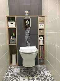 wc suspendu carreaux ciment blanc white gris grey tiles niche bois wood relooking toilettes amenagement toilettes deco toilettes