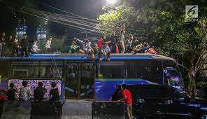 Video ini dibuat bagi para pencari story was untuk memperingati gegap gempitanya malam takbiran 2020 idul fitri 1441 h mohon. Foto Semarak Malam Takbiran Menyambut Idul Fitri Di Tanah Abang Ramadan Liputan6 Com