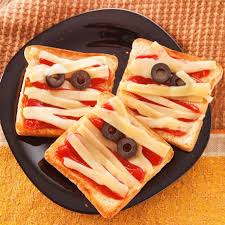 Wie War S Mit Mumien Pizza Oder Hexenfingern Ideen Fur Raffinierte Halloween Rezepte Halloween Fingerfood Fingerfood Ideen Halloween Essen Einfach