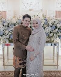 Momen saat zaskia sungkar melahirkan. 8 Potret Momen Tujuh Bulanan Dan Gender Reveal Kehamilan Zaskia Sungkar Dihadiri Keluarga Banjir Pujian Dan Doa Kapanlagi Com