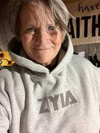 Pam Chandler's Instagram, Twitter & Facebook