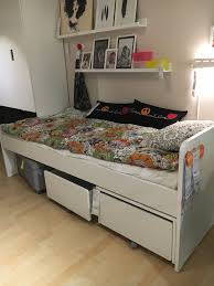 If you need the lower bunk only for sleepover guests, a few big cushions will help turn it into a cozy sofa. Ikea Slakt Med Lador Kinder Zimmer Kinderzimmer Zimmer