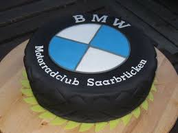 Bmw Reifen Torte Mit Anleitung Mit Einem Individuellen Emblem Entsprechend Der Automarke Eine Schone Geburtstag Kuchen Dekorieren Torte Fur Manner Bmw Torte