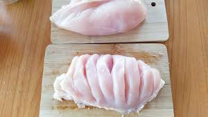 Il petto di pollo all'arancia è un modo gustoso, leggero e originale di cucinare il pollo, per un risultato particolare. Petto Di Pollo Al Forno Con Mozzarella Pomodoro E Basilico