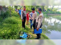 Check spelling or type a new query. Tenggelam Di Embung Seorang Anak Warga Sugihwaras Bojonegoro Ditemukan Meninggal Dunia Beritabojonegoro Com