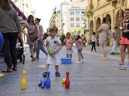 Consulta las dudas que tengas con tus padres. Casi 4 000 Ninos De Huesca Saldran A Jugar A La Calle Sin Reblar