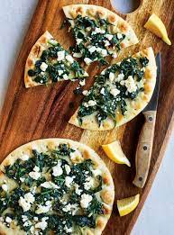 Flatbread Pizzas With Spinach And Feta Ricardo Recipe Spinach And Feta Flatbread Pizza Feta