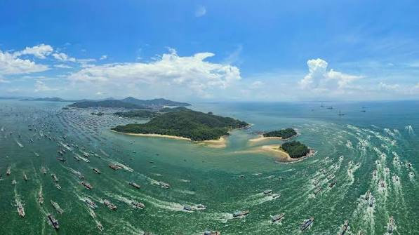 Deep Blue Scars: Environmental Threats to the South China Sea