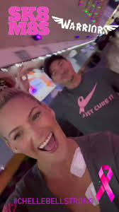 We are just so silly together !  #fyp#adultskatinglife#skatingtiktok#rollerskating#skatefamily#sk8broz#breastcancerawareness💕#adultnightskating#skatingnight#fucancer#chellebellstrong