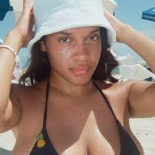 Molly Roman (@MollyRomannn)