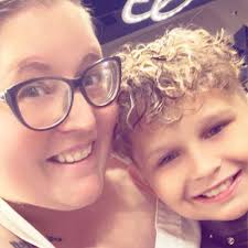 Who can cut curly hair in Hernando?