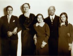 The first member of the family who was known to use the name rothschild was izaak elchanan. Rothschild Family Treasures Find A Resting Place In Boston The New York Times