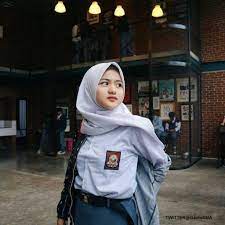 Pilih mana gan cewek cantik ato cewek cerdas page. Cewe Cantik