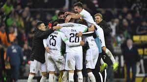 Borussia m'gladbach played against bayern münchen in 2 matches this season. Gladbach Beat Bayern Munich 2 1 To Stay Top Of Bundesliga Football News India Tv