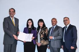 Nicht alle familien können sich am distance learning beteiligen. Mit Mode Und Medizintechnik Zum Bmhs Award 2019 Hbla Lentia
