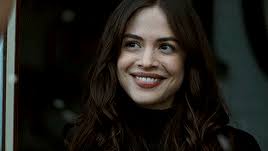 Demetra Lambert: une main de fer dans un gant d'humour