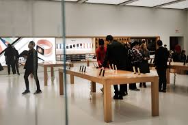 Apple Stores in Wellington, Gardens, Boca close temporarily amid  coronavirus spike