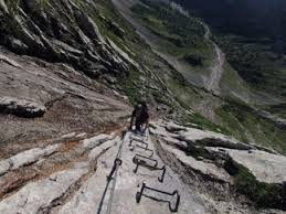 Der klettersteig zwischen hölltentalferner und irmerscharte ist nichts für schwache nerven. Zugspitze 2962m Via Hollental Para Mountaineers Com