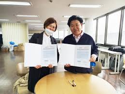 Moon previously represented siheung in gyeonggido assembly (similar to seoul metropolitan council but deals with gyeonggi province). ì‹œí¥ ê°' ë¬¸ì •ë³µ ë‹¹ì„ ìž ê²½ê¸°ìž¥ì• ì¸ë¶€ëª¨ì—°ëŒ€ ì‹œí¥ì‹œì§€ë¶€ì™€ í˜'ì•½ ì‹ ì•„ì¼ë³´