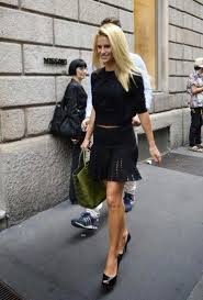 1,637,435 likes · 110,849 talking about this. How To Chic Celebrity Style Michelle Hunziker Celebrity Style Style Street Style Inspiration