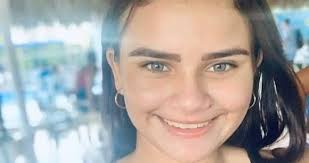 Como Alexandra Mercado, fue...