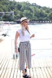 Black And White Square Pants Outfit Ideas A Secret 70 S Affair Mediamarmalade Square Pants Outfit Casual Curvy Outfits Casual Outfits