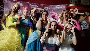 Sie wurden nicht umsonst die goldenen zwanziger genannt. 5 Top Ideen Fur Super Originelle Mottopartys Fur Diesen Sommer