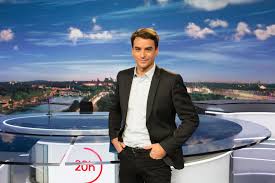 Sur le réseau social en tout cas, la majorité des internautes se demandent pourquoi julian bugier a publié ces quelques lignes. Julian Bugier Est Titularise Au Journal De 13 Heures De France 2 Des Janvier 2021 Karine Baste Regis Sera Joker D Anne Sophie Lapix A 20 Heures La Tele Creve L Ecran