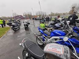 Bonjour à tous, nous sommes très nombreux à en avoir marre de l'agression visuelle que représente le titre du topic moards en colère. Arras Les Motards En Colere Partent A Lille Videos