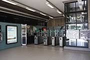 Den har totalt 49 stationer varav 9 är betongstationer, 3 är bergstationer och 37 är ytstationer. Karrtorp Tunnelbanestation Wikipedia