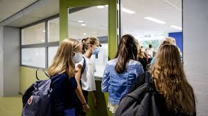 Dullaert benadrukt daarbij de gevolgen die een sluiting kan hebben. Kinderarts En Omt Lid Sluiten Scholen Is Funest Voor Kinderen Nieuwsuur
