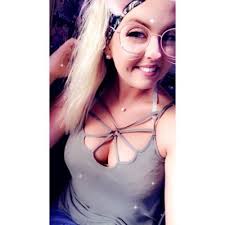 Chelsea Huff (@chelseaahufff)