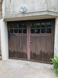 Avant Apres Renovation D Une Porte De Garage En Bois Dkomag En 2020 Porte Garage Bois Garage Bois Porte Garage