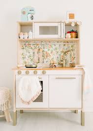 It's the perfect neutral piece to update so i could make it seamlessly bend in with the rest of the decor. Ikea Duktig Play Kitchen Hack Reveal