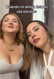Cuando mi amiga lleva escote, ¡que buenas nenas!