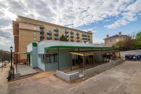 Based on ratings and reviews from users from all over the web, this restaurant is a great restaurant. Chuck S Fish Seafood Restaurant To Open In Former Junkman S Daughter S Brother Location City News Redandblack Com