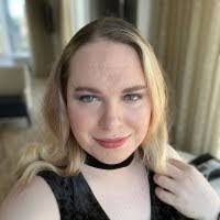 Selene Davis's Instagram, Twitter & Facebook