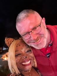 Can someone make my other eye open move ? The sun kills me 😭